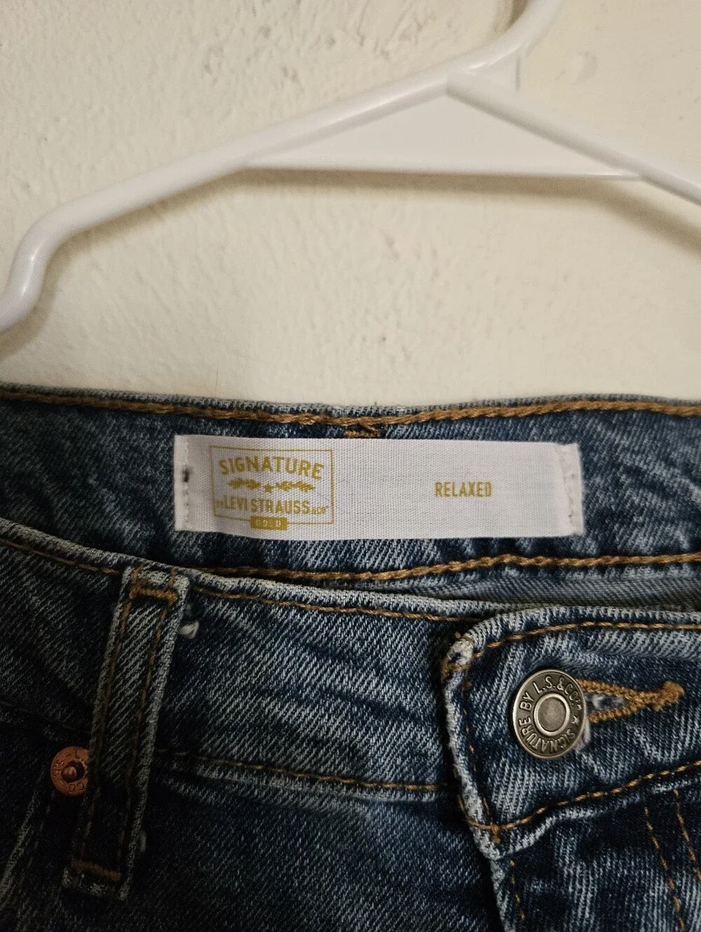Levi's Gold Relaxed Jeans